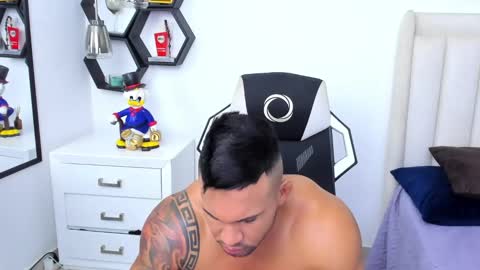 Snapshot of _matthew_santos_ chatting on 02/05/25, 03:02 _matthew_santos_ online show from 02/05/25, 03:02