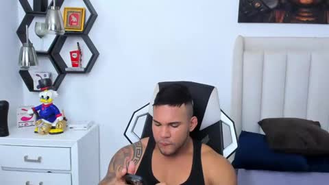 Snapshot of _matthew_santos_ chatting on 02/11/25, 01:10 _matthew_santos_ online show from 02/11/25, 01:10