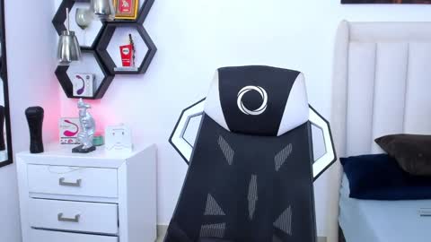 Snapshot of _matthew_santos_ chatting on 02/23/25, 03:35 _matthew_santos_ online show from 02/23/25, 03:35