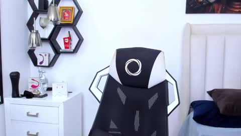 Snapshot of _matthew_santos_ chatting on 02/28/25, 12:10 _matthew_santos_ online show from 02/28/25, 12:10