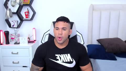 Snapshot of _matthew_santos_ chatting on 03/11/25, 09:26 _matthew_santos_ online show from 03/11/25, 09:26