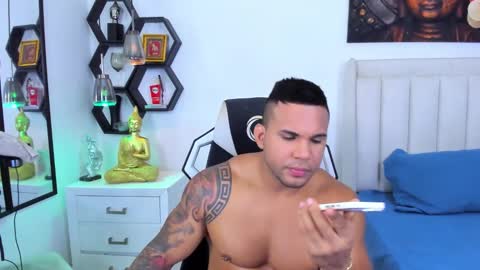 Snapshot of _matthew_santos_ chatting on 09/30/25, 12:15 _matthew_santos_ online show from 09/30/25, 12:15