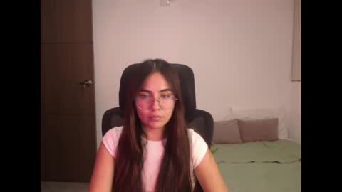 Snapshot of _maxxx1_ chatting on 06/10/26, 01:50 max and abby online show from 06/10/26, 01:50