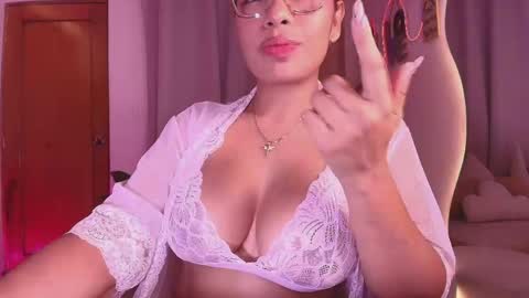 Snapshot of _megan_akbar chatting on 05/07/26, 02:33 Marce online show from 05/07/26, 02:33