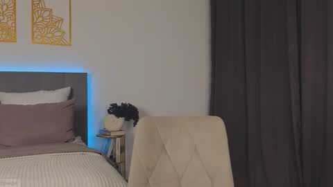 Melisa online show from 10/26/25, 10:47