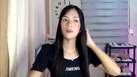 Snapshot of _mellyxxx chatting on 05/19/26, 10:54 Melly online show from 05/19/26, 10:54