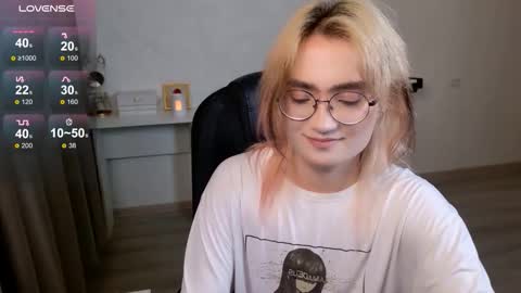 _meow_neko_ online show from 11/09/25, 08:29