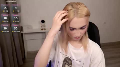 _meow_neko_ online show from 02/25/26, 11:03