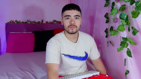  Mia y Mike  online show from 11/06/25, 03:57