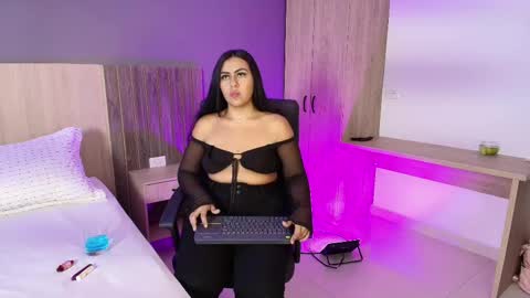 _miamiller_ online show from 02/16/25, 07:38