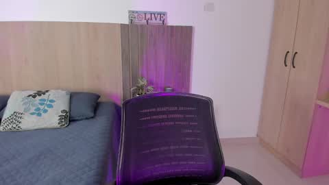 _miamiller_ online show from 09/14/25, 07:46