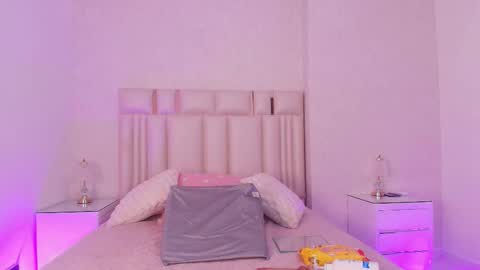 Mia  online show from 03/06/26, 12:01