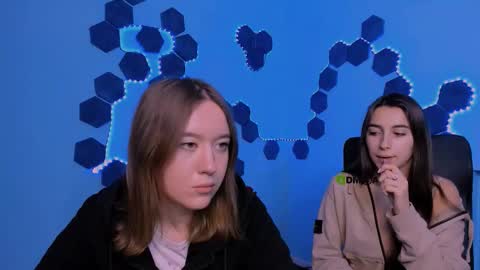 Snapshot of _mila_fire chatting on 12/19/25, 10:22 your Mila online show from 12/19/25, 10:22