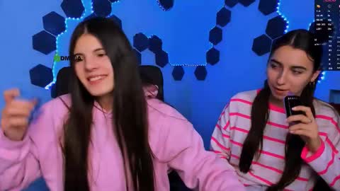 Snapshot of _mila_fire chatting on 12/22/25, 08:22 your Mila online show from 12/22/25, 08:22