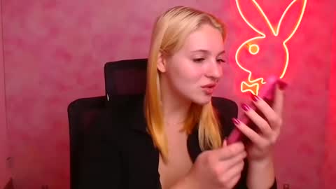 Melanie online show from 10/06/25, 06:11