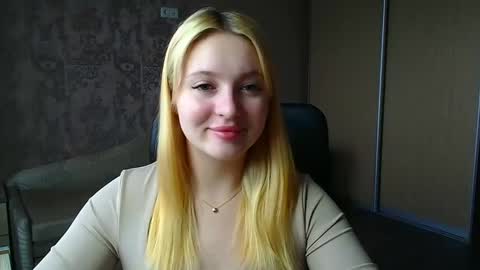 Snapshot of _mila_la_ chatting on 04/23/26, 09:08 Melanie online show from 04/23/26, 09:08