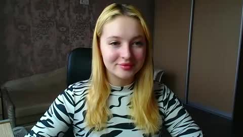 Snapshot of _mila_la_ chatting on 04/27/26, 10:57 Melanie online show from 04/27/26, 10:57