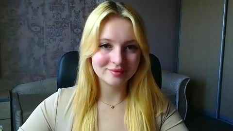 Snapshot of _mila_la_ chatting on 05/05/26, 09:28 Melanie online show from 05/05/26, 09:28