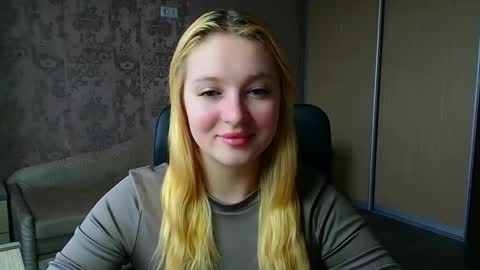 Snapshot of _mila_la_ chatting on 05/11/26, 09:15 Melanie online show from 05/11/26, 09:15