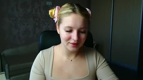 Snapshot of _mila_la_ chatting on 05/12/26, 07:16 Melanie online show from 05/12/26, 07:16