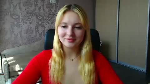Snapshot of _mila_la_ chatting on 05/19/26, 12:33 Melanie online show from 05/19/26, 12:33