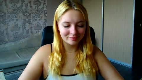 Snapshot of _mila_la_ chatting on 06/29/26, 10:10 Melanie online show from 06/29/26, 10:10