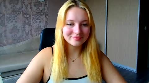 Snapshot of _mila_la_ chatting on 07/13/26, 07:44 Melanie online show from 07/13/26, 07:44
