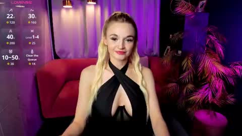 Snapshot of _mila_lux_ chatting on 06/13/26, 01:53 Mila online show from 06/13/26, 01:53