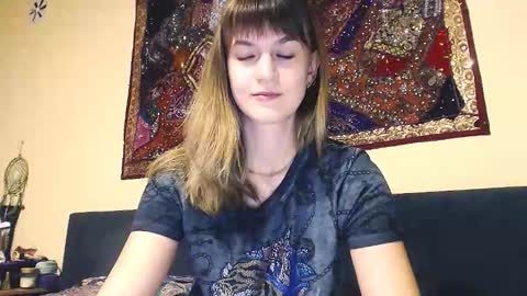 Snapshot of _minnie_boo_ chatting on 09/17/25, 06:53 Boo online show from 09/17/25, 06:53