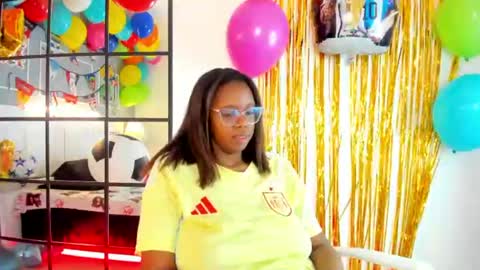 Snapshot of _miss_khaleesi_ chatting on 06/15/26, 12:18 _miss_khaleesi_ online show from 06/15/26, 12:18