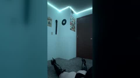 Snapshot of _miss_marie_ chatting on 12/02/25, 10:27 _miss_marie_ online show from 12/02/25, 10:27