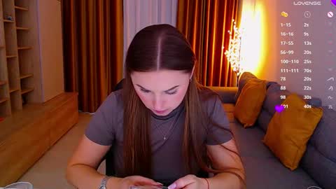 Mia online show from 11/09/25, 10:13