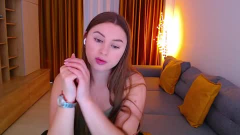 Snapshot of _miss_mia chatting on 05/16/26, 10:36 Mia online show from 05/16/26, 10:36