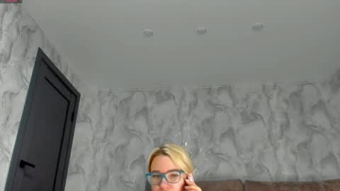 Snapshot of _miss_strawberry_ chatting on 05/12/26, 05:59 Sofia birthday october 29 online show from 05/12/26, 05:59
