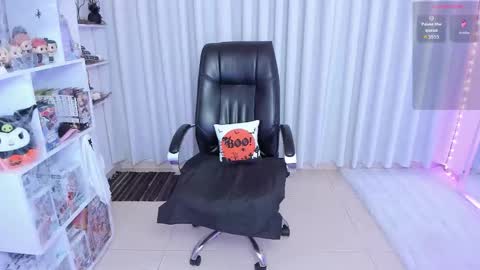 Hanna  Idependent Model   online show from 10/23/25, 02:00