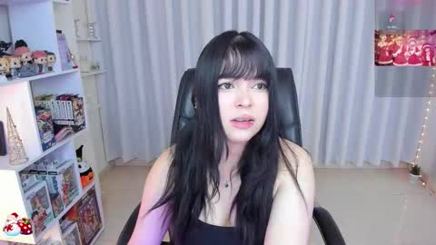 Hanna  Idependent Model   online show from 11/21/25, 04:00