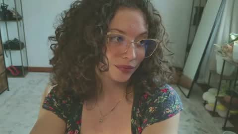 Snapshot of _missmariaa_ chatting on 08/04/26, 07:27 Mara Independent model online show from 08/04/26, 07:27