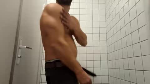 Snapshot of _misterniceguy chatting on 10/28/25, 02:20 BENJI online show from 10/28/25, 02:20