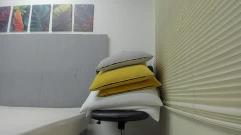 _molly_rosse_ online show from 04/17/26, 11:46