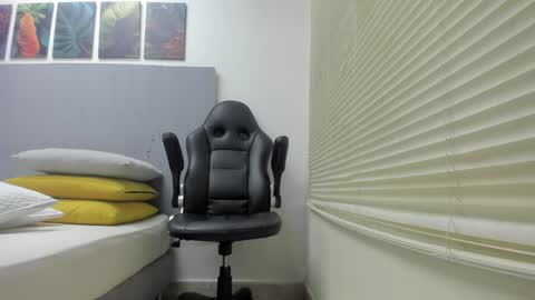 _molly_rosse_ online show from 04/18/26, 12:09