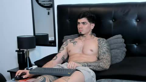 Snapshot of _mrcock_ chatting on 05/27/26, 04:31 _mrcock_ online show from 05/27/26, 04:31
