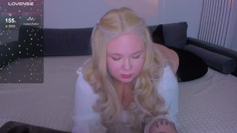 Snapshot of _ms_evien_ chatting on 04/10/26, 11:09 your Eva online show from 04/10/26, 11:09