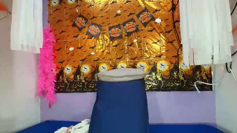 Luna online show from 10/15/25, 11:54