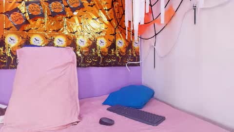 Luna online show from 10/19/25, 11:55