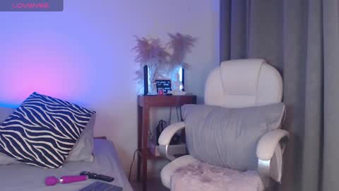 Snapshot of _naia_ross1 chatting on 10/01/25, 09:10 Naia Ross online show from 10/01/25, 09:10