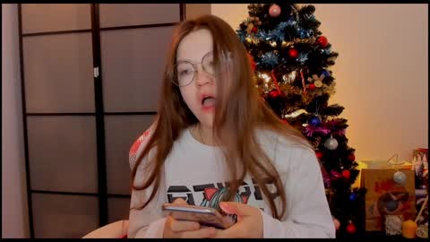 Mia with a big heart  online show from 12/31/24, 05:11