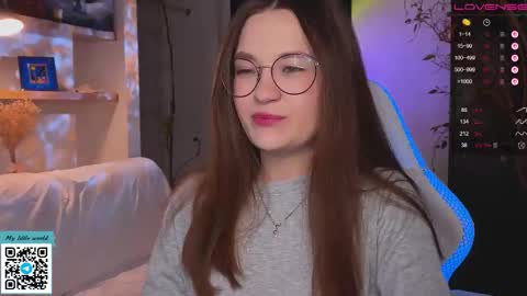 Mia with a big heart  online show from 11/23/25, 02:11