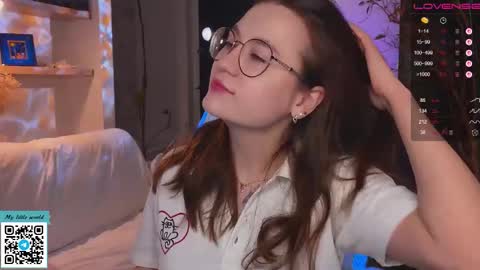 Mia with a big heart  online show from 11/25/25, 02:33