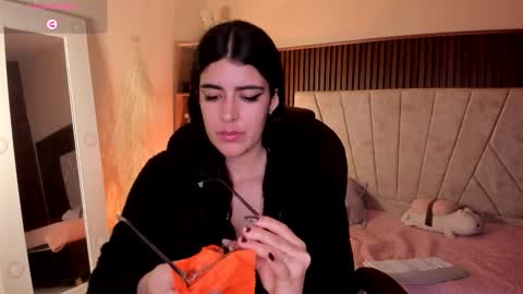 Niah  You can call me Ni or cutie haha online show from 11/09/25, 09:24