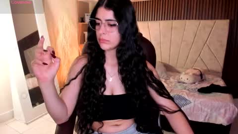 Niah  You can call me Ni or cutie haha online show from 11/30/25, 08:57